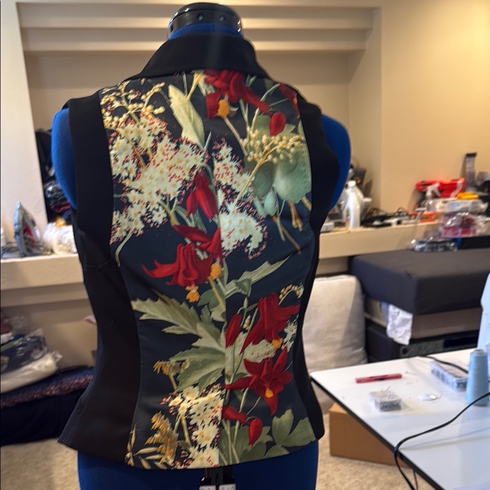 Floral Patterned Vest Ted baker size 1